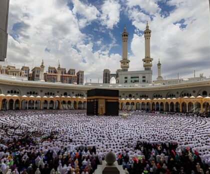 government vs private Hajj