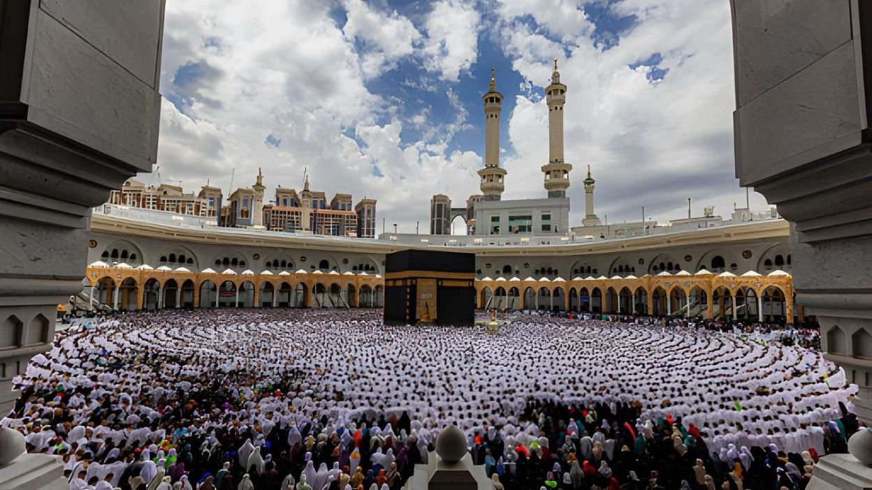 government vs private Hajj